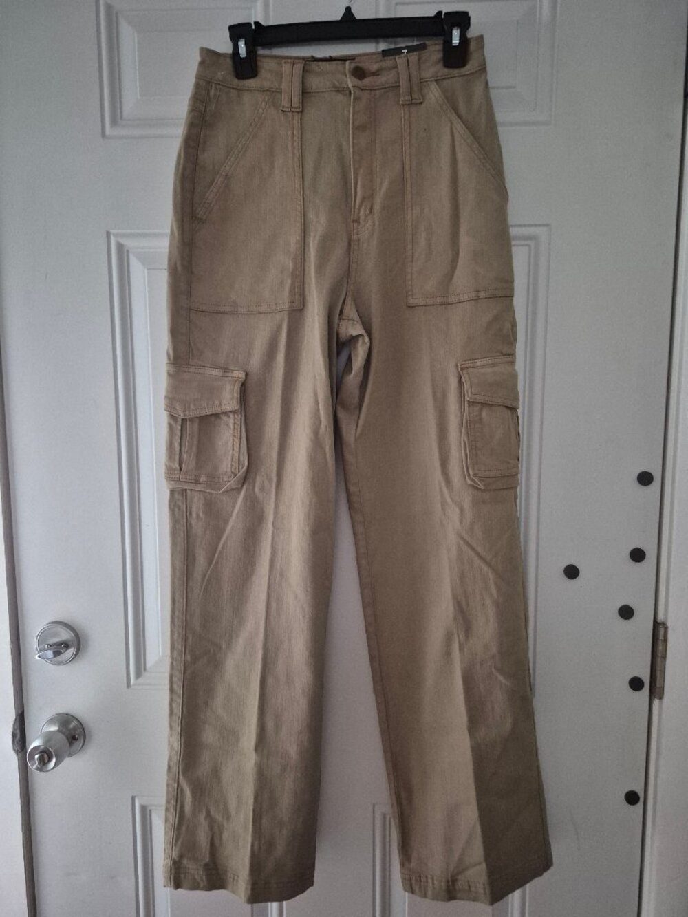 NWT, Cargo Jeans, khaki,*Design Nova*. 28X32